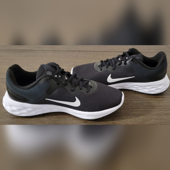 💥SOLD💥Nike Revolution 6NN Women's Black/White  Size 9.5 - Picture 12 of 15